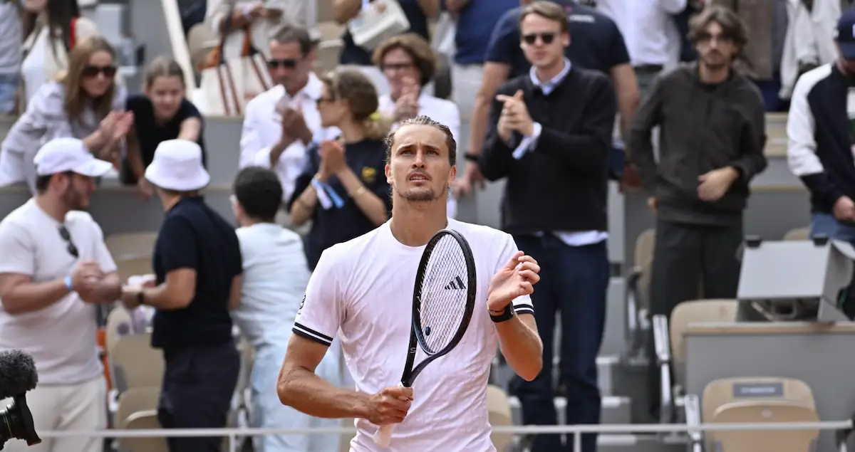 Zverev écarte Mensik en quatre sets en demi-finale de Roland-Garros