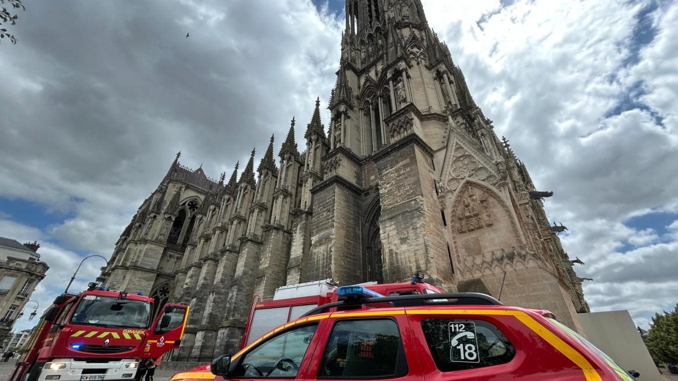 La cathédrale de Reims a été évacuée dimanche 7 juin pendant quelques heures après le signalement d’une « forte odeur de brûlé ».