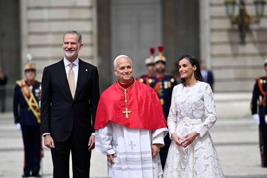 Le pape Léon XIV avec LL.MM. les Rois d’Espagne au Palais Royal de Madrid